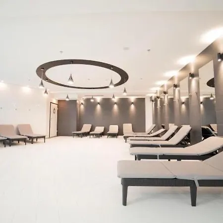 Hanza Tower Casino Sauna & Jacuzzi & Pool *