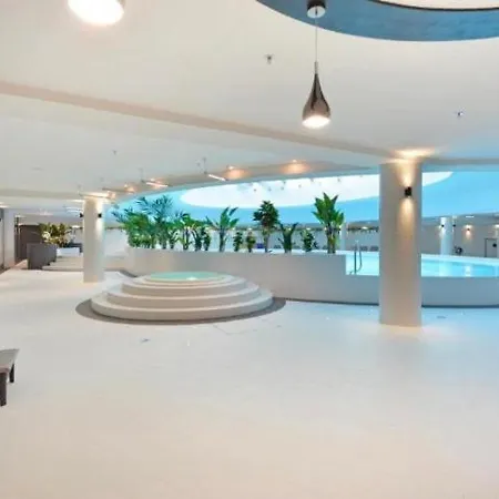 Appartamento Hanza Tower Casino Sauna & Jacuzzi & Pool *